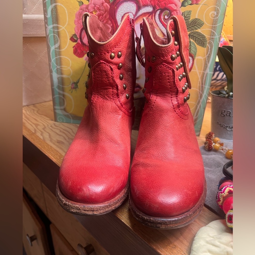 Report Ankle boots